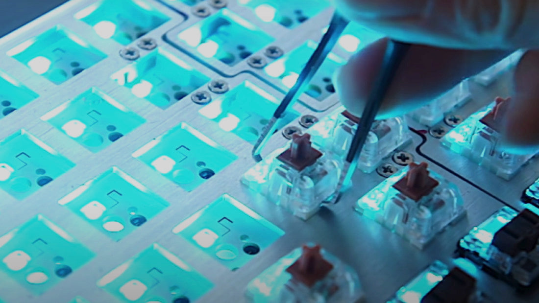 Load video: How to remove and replace mechanical switches on a Dygma Raise keyboard