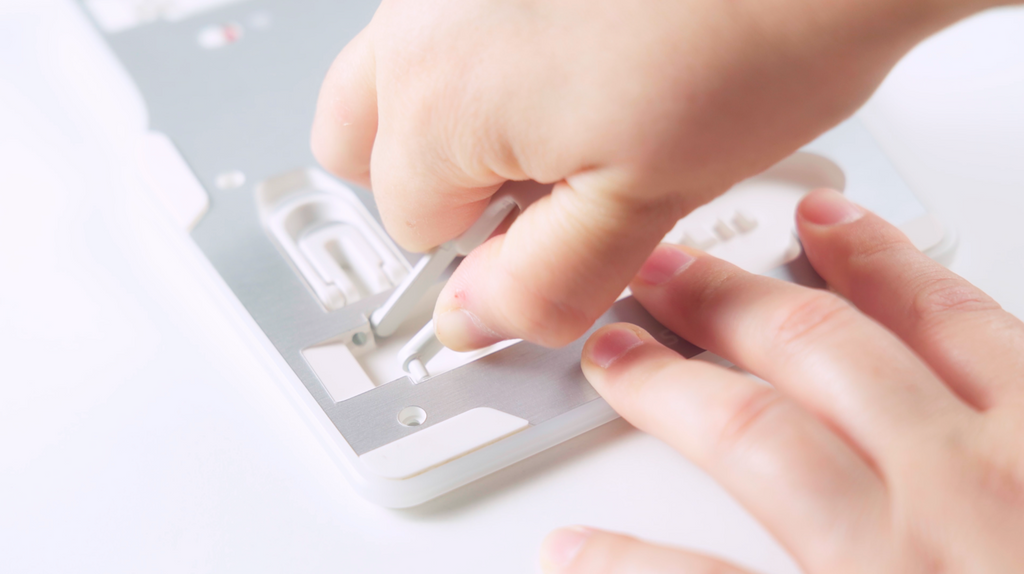 Dygma Raise 2 tenting legs