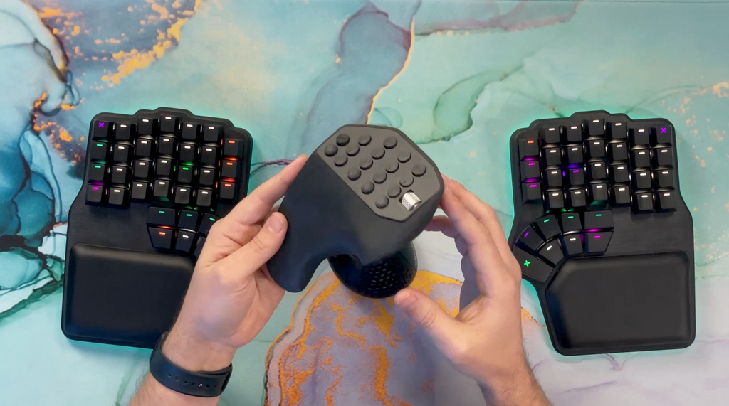 Lynxware cat keyboard and dygma defy